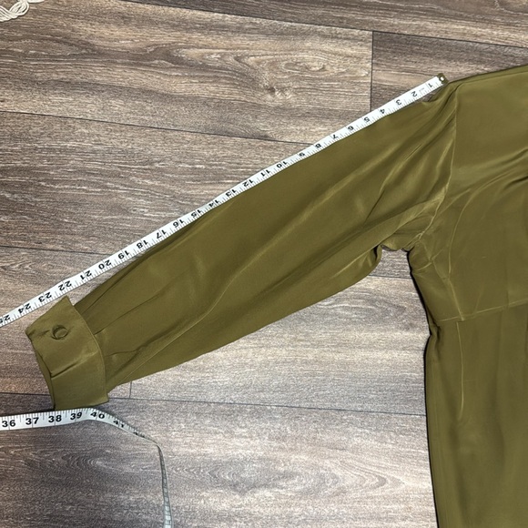 Vintage 80’s Anne Klein Army Green Silk Blouse Top sz 8 - Picture 9 of 9